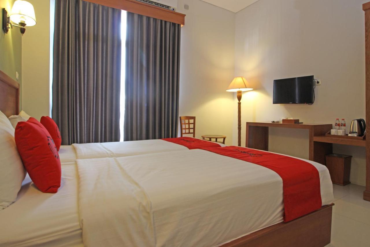 Reddoorz Premium Near Sleman City Hall Yogyakarta Exterior photo