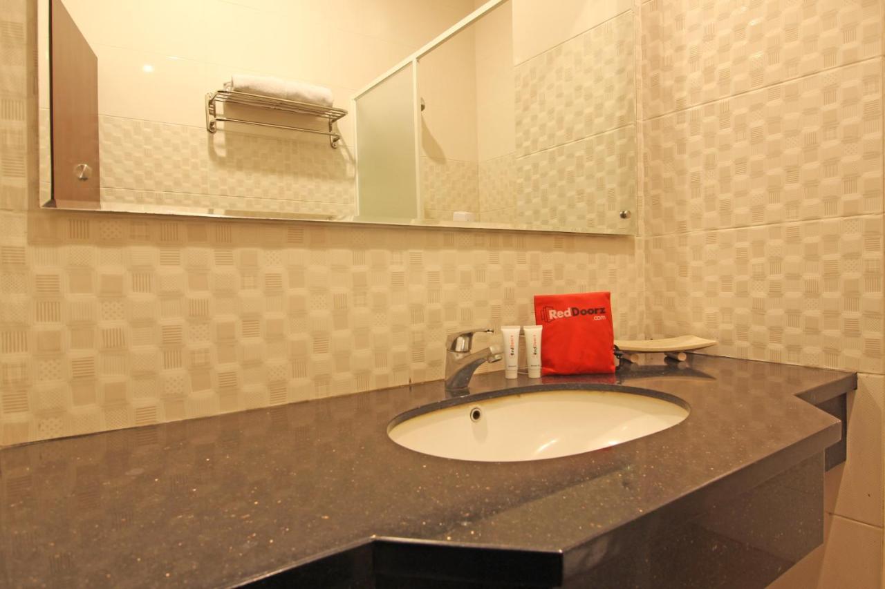 Reddoorz Premium Near Sleman City Hall Yogyakarta Exterior photo